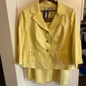 NWT Tahari two piece Emanuel lined skirt and jacket in Yellow Crush. Size 14W
